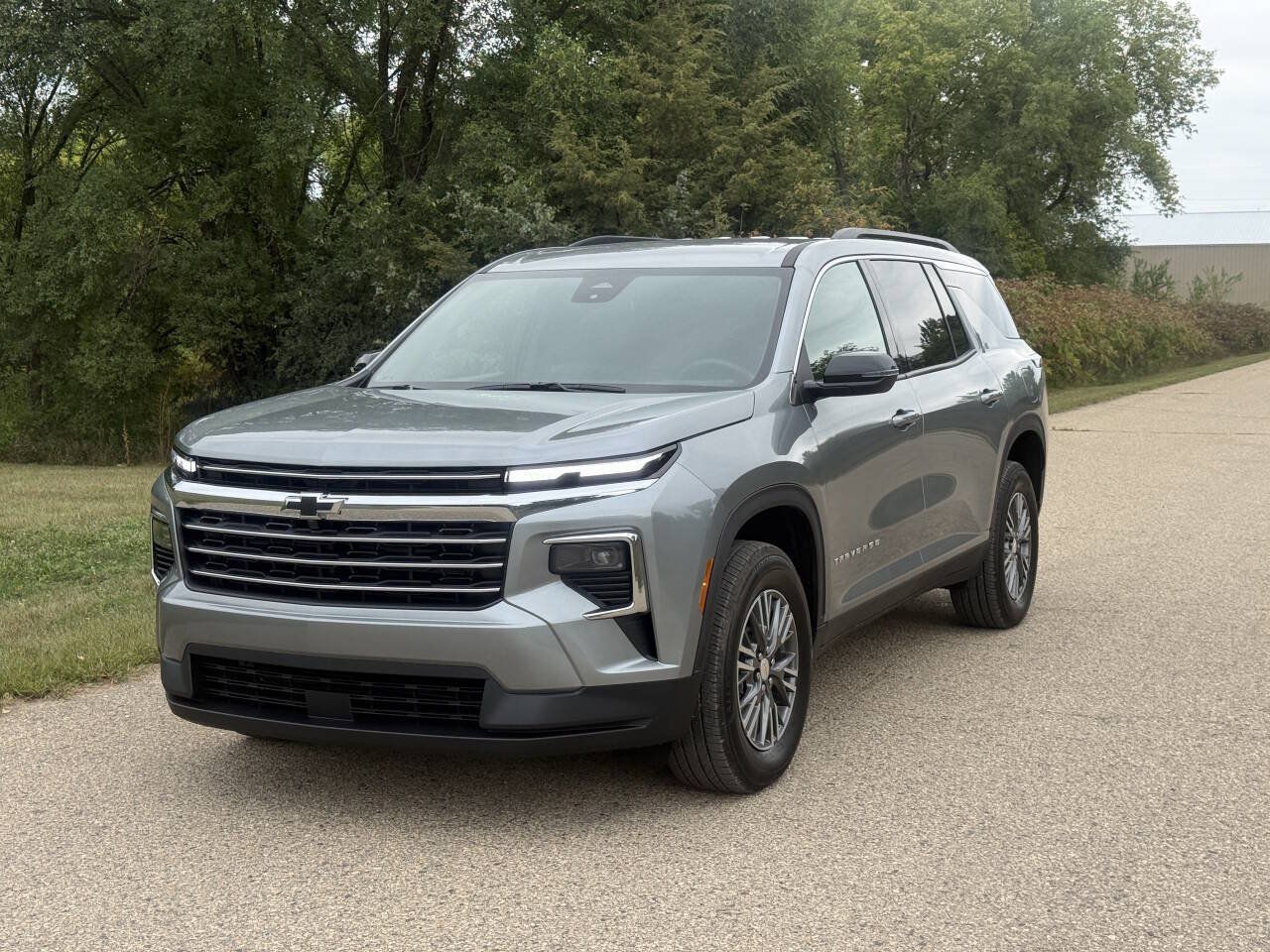 Used 2026 Chevrolet Traverse LT w/ LPO, Floor Liner Package AWD/4WD image 2