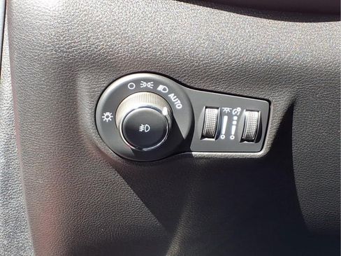 Used 2025 Jeep Compass Limited AWD/4WD image 13