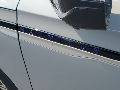 New 2026 Lincoln Nautilus Reserve AWD/4WD image 7