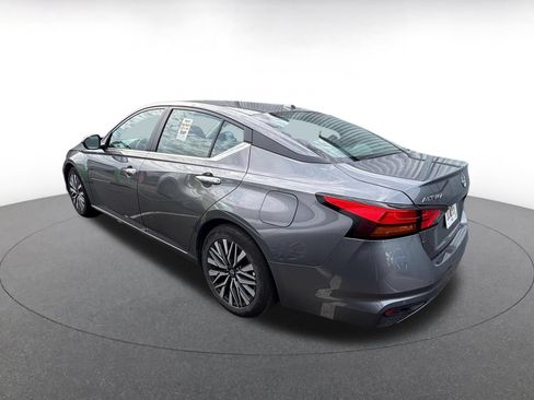 Used 2025 Nissan Altima 2.5 SV FWD image 9