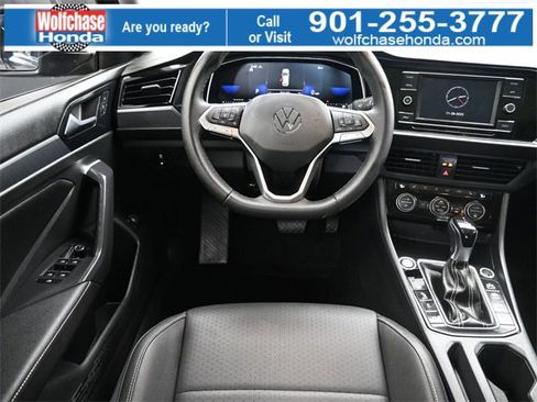 Used 2024 Volkswagen Jetta SE w/ Panoramic Sunroof Package image 13