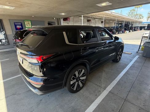 Used 2025 Mitsubishi Outlander SE AWD/4WD image 5