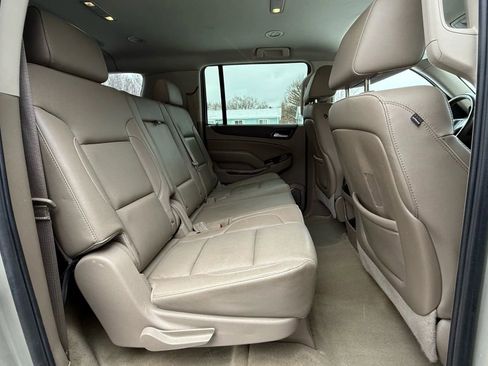 Used 2016 GMC Yukon XL SLT image 32