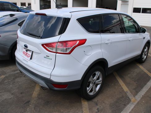 Used 2015 Ford Escape SE FWD image 10