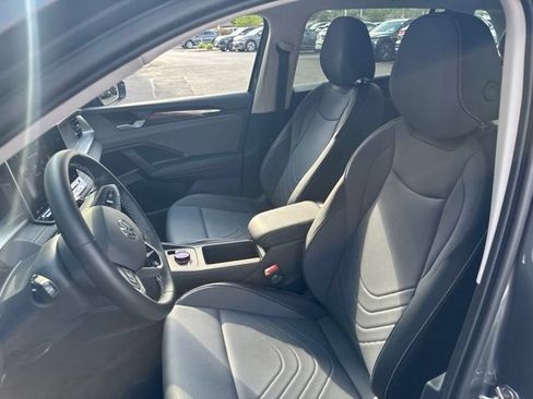Certified 2025 Volkswagen Tiguan SE AWD/4WD image 9