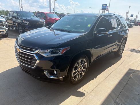 Used 2021 Chevrolet Traverse Premier AWD/4WD image 2