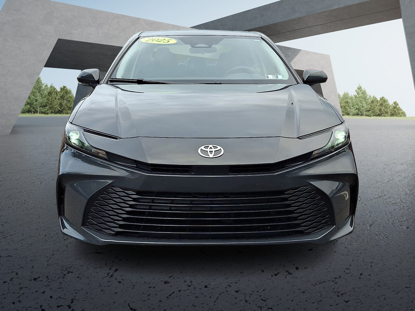 Used 2025 Toyota Camry LE FWD image 2