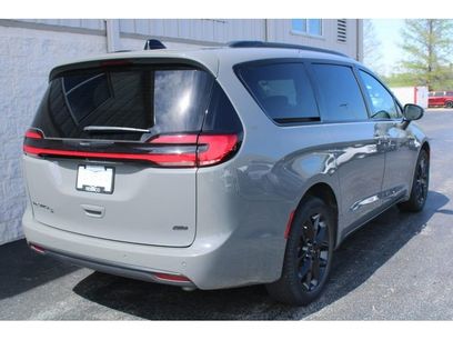 Used 2023 Chrysler Pacifica Touring-L w/ S Appearance Package