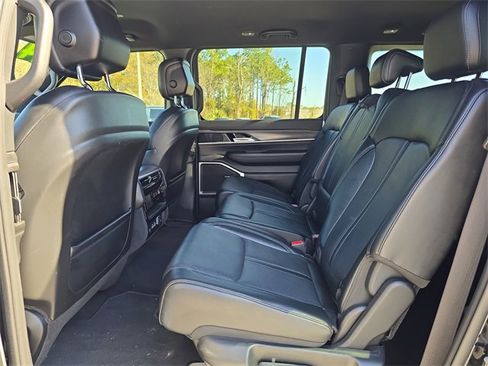 Used 2024 Jeep Wagoneer L Series II w/ Flexible Seating Group image 12