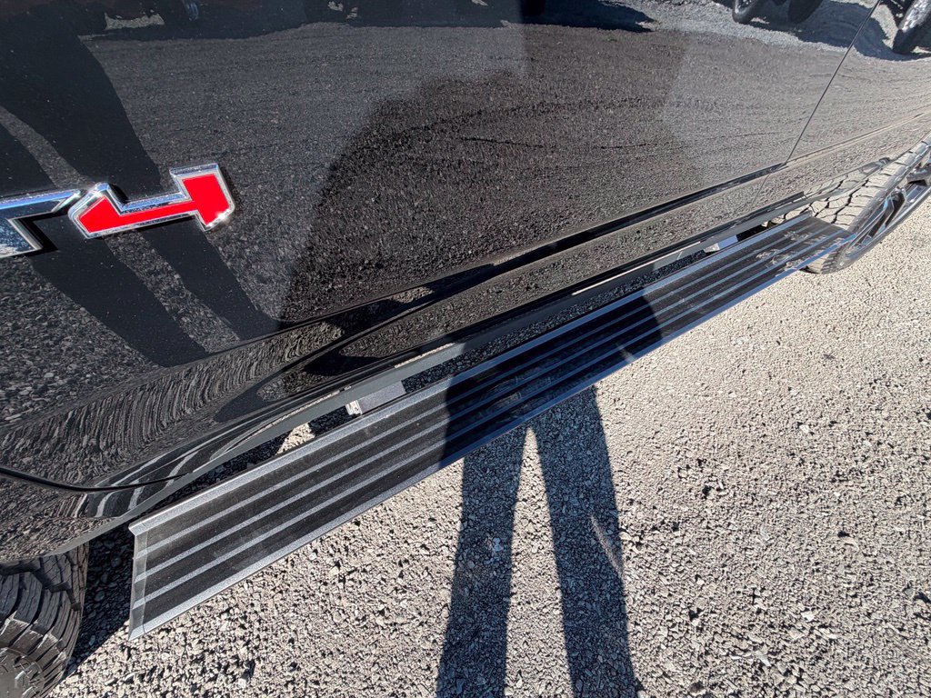 Used 2025 GMC Yukon AT4 Ultimate w/ LPO, Floor Liner Package AWD/4WD image 18