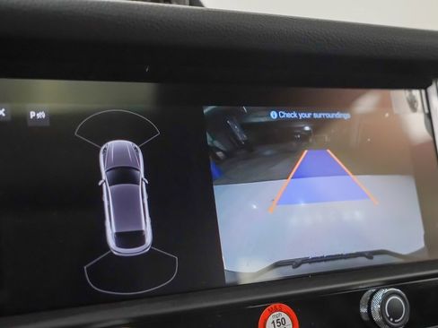 Certified 2025 Porsche Macan image 31