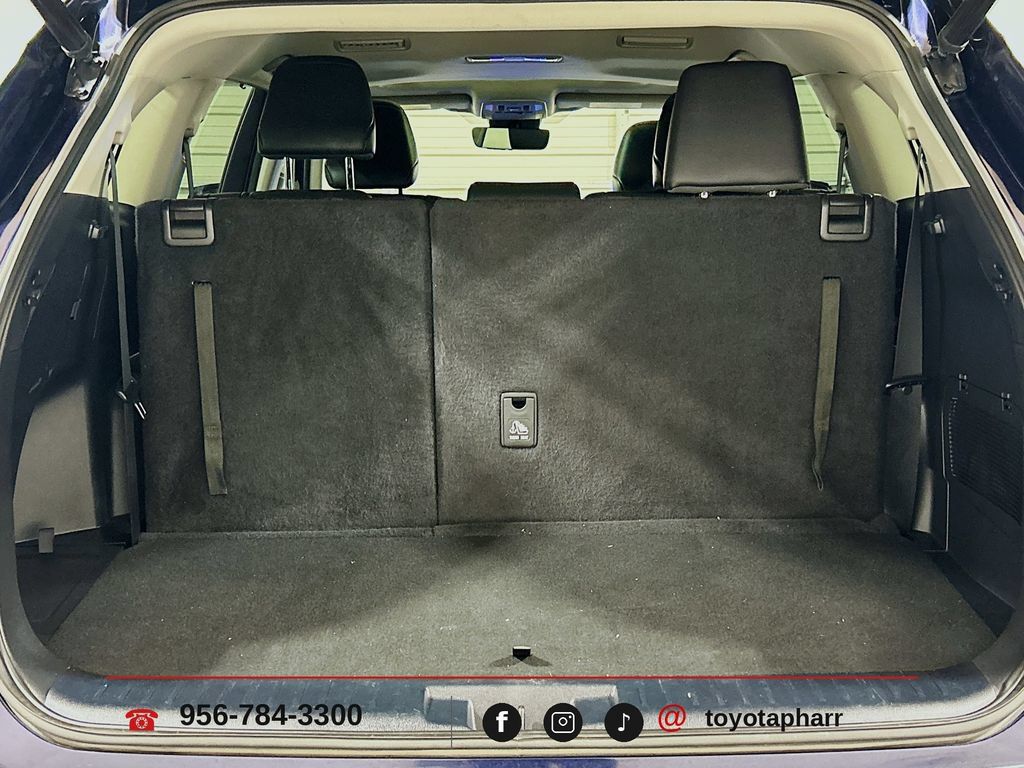 Used 2023 Toyota Highlander XLE FWD image 25