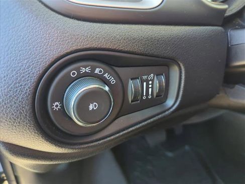 Used 2016 Jeep Renegade Limited image 27