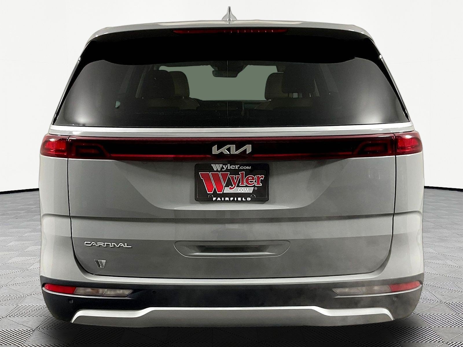 Used 2024 Kia Carnival EX FWD image 5
