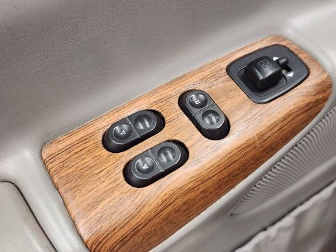 Used 1999 Ford E-150 and Econoline 150 image 19