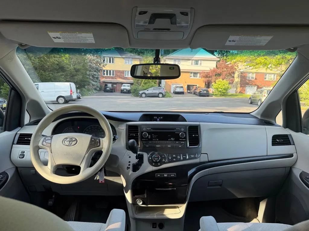 Used 2013 Toyota Sienna LE FWD image 23