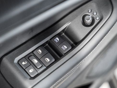 New 2025 Jeep Grand Cherokee Altitude image 35