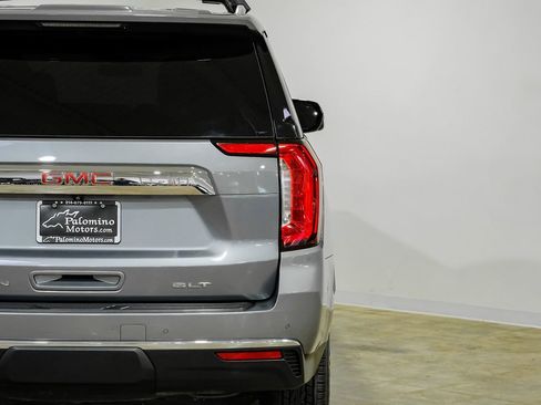 Used 2022 GMC Yukon XL SLT w/ SLT Premium Package image 48