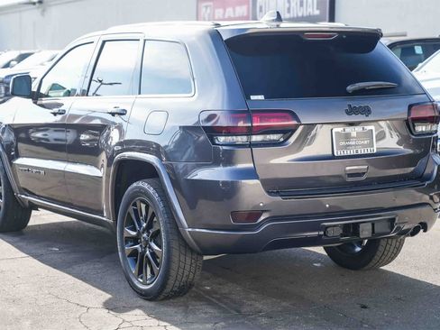 Used 2017 Jeep Grand Cherokee Altitude image 6