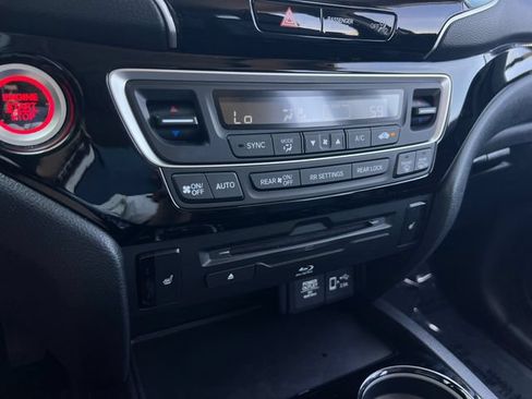 Used 2020 Honda Pilot Touring image 25
