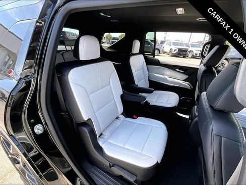Used 2025 Chevrolet Traverse High Country FWD image 24