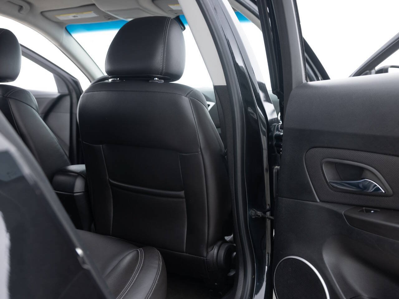 Used 2012 Chevrolet Cruze LTZ FWD image 30