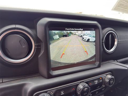 Used 2018 Jeep Wrangler Unlimited Sahara image 22