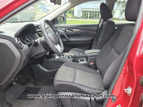 Used 2017 Nissan Rogue S FWD image 3