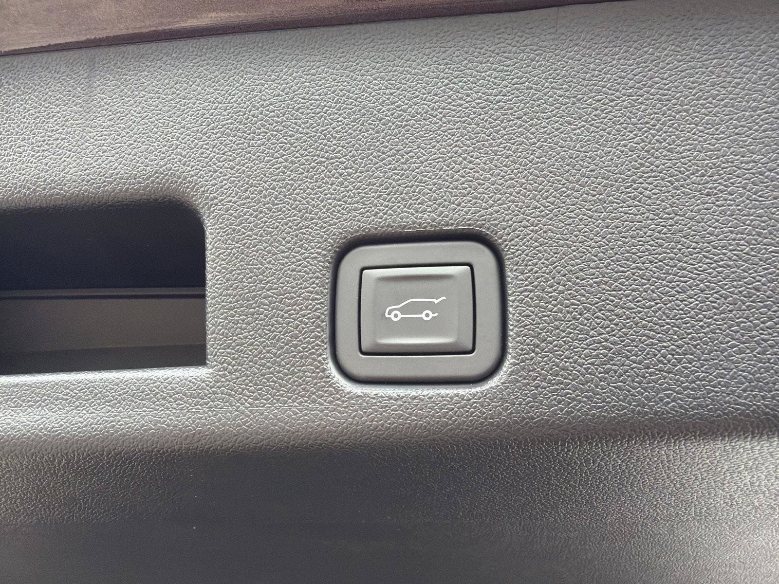 Used 2026 Chevrolet Traverse High Country w/ LPO, Floor Liner Package AWD/4WD image 49