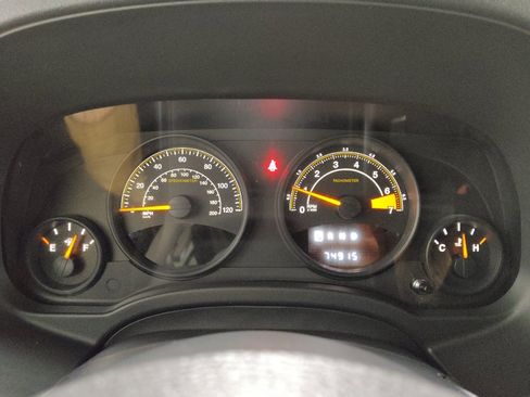 Used 2014 Jeep Patriot Latitude AWD/4WD image 23
