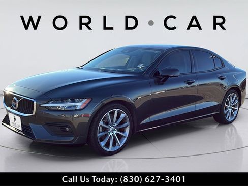 Used 2020 Volvo S60 T5 Momentum image 11