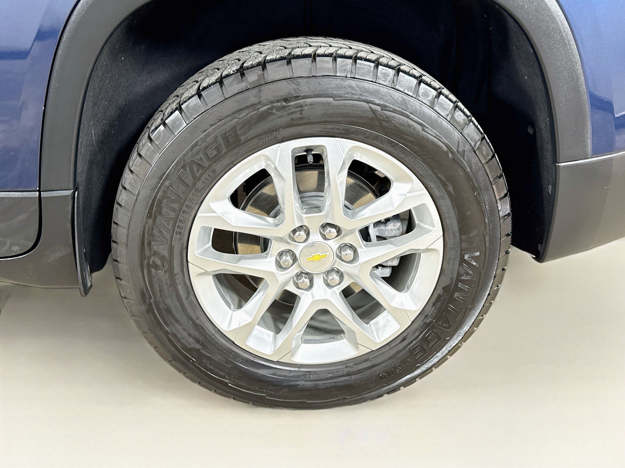 Used 2022 Chevrolet Traverse LS w/ LPO, Cargo Package FWD image 34