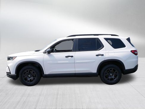 Used 2024 Honda Pilot TrailSport image 4