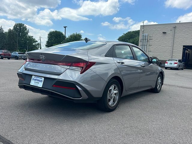 Certified 2024 Hyundai Elantra SE FWD image 6
