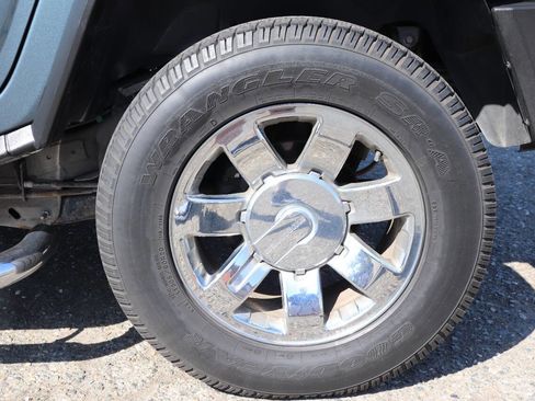 Used 2005 HUMMER H2 w/ Preferred Equipment Group image 14