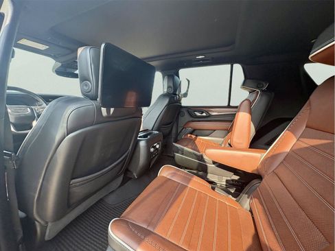 Used 2023 GMC Yukon Denali Ultimate AWD/4WD image 17