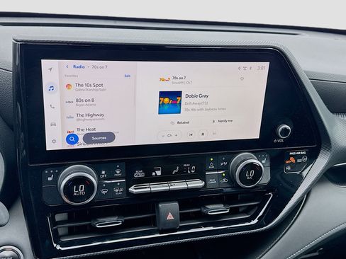 Used 2024 Toyota Highlander XSE image 11