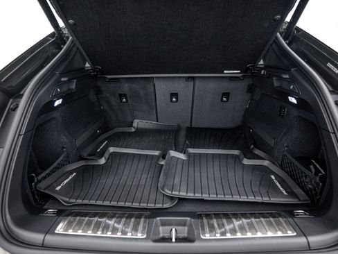 Certified 2025 Porsche Macan 4S Electric AWD/4WD image 25