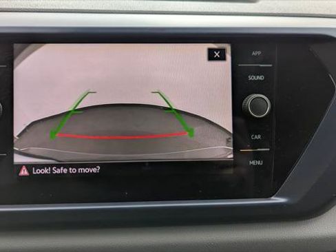 Used 2023 Volkswagen Taos SE w/ Panoramic Sunroof Package FWD image 28