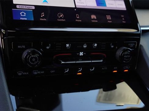 New 2025 Jeep Grand Cherokee L Overland w/ Luxury Tech Group IV image 25