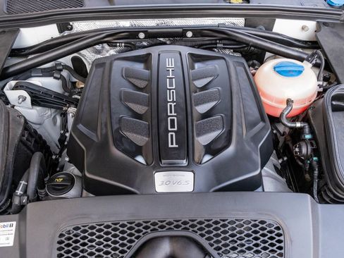 Used 2015 Porsche Macan S w/ Infotainment Package image 38