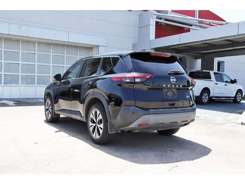 Certified 2022 Nissan Rogue SV FWD image 3