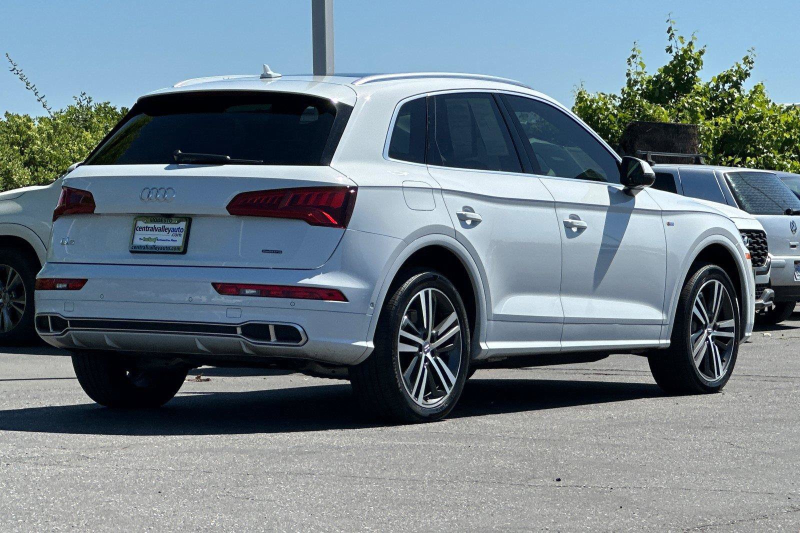 Used 2020 Audi Q5 e Prestige w/ Prestige Package AWD/4WD image 3