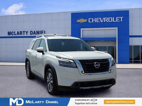 Used 2024 Nissan Pathfinder SL AWD/4WD image 1