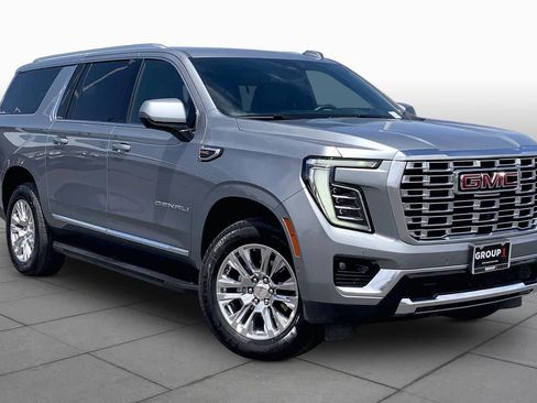 Used 2025 GMC Yukon XL Denali AWD/4WD image 3