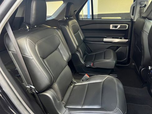 Used 2022 Ford Explorer XLT w/ Equipment Group 202A image 33