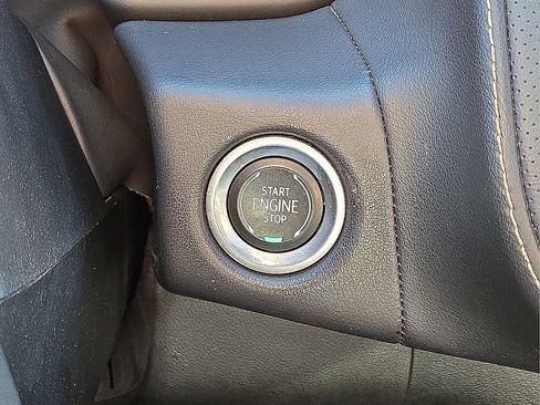 Used 2022 GMC Yukon SLT w/ SLT Premium Package image 32