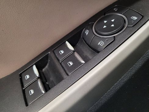Used 2021 Ford Explorer Limited w/ Equipment Group 301A AWD/4WD image 27
