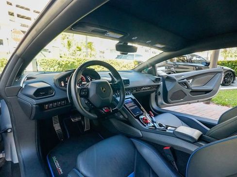 Used 2020 Lamborghini Huracan EVO AWD/4WD image 3