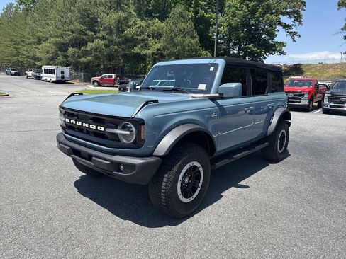 Used 2022 Ford Bronco Outer Banks w/ Sasquatch Package AWD/4WD image 3